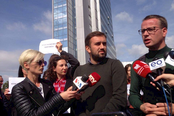 AGK protestoi kundër sulmeve ndaj gazetarëve